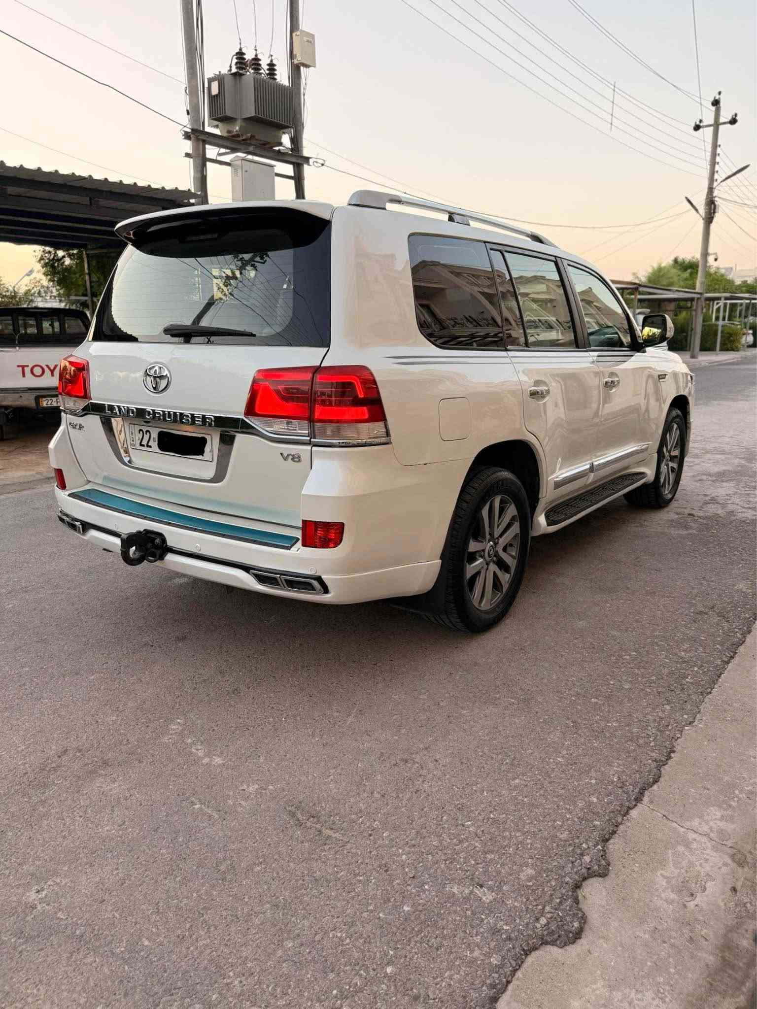 کوردی ، عربی⬇️
لاند کرۆزەر مۆدیل(2014) 
فول مواسەفات (GXR V8) سلایت و کوشن کارەبایی و گێرو مەکینەو  کارەبایاتی هەموو شتیکی بەشەرتە لەسەر دەقی شەریکە ماوەتەوە و مەکینەی نەکراوەتەوە و 
سیستەمی غازی بۆ دانراوە (249km) رۆیشتوە و دەرەوەی کراوە بە مۆدیل (2021)  سەنەوی و رەقەمی نویە تا(2030) و چوار تایەی نوی لەسەرە و بۆیاغ عامە بەلام پیشو پشت وشانسی بەتانەی هیچی نەگرتوە و ژورەوەی عەزیەتی نەخواردوە
رەقەم تلفۆن
(***********)
(***********)

🚙 تويوتا لاندكروزر موديل 2014

🔹 GXR V8 – فل مواصفات
🔹 سلايد وكوشن كهربائي
🔹 گير ومكينة وكهربائيات بحالة ممتازة
🔹 جميع المواصفات حسب مواصفات الشركة
🔹 المكينة لم تُفتح ولم يتم العمل عليها
🔹 نظام غاز مركب
🔹 ماشية 249,000 كم
🔹 الخارجية محولة إلى شكل موديل 2021
🔹 سنوي ورقم جديد لغاية 2030
🔹 4 تايرات جديدة
🔹 صبغ عام، ما عدا الباب الأمامي والخلفي والشانسي لم تتعرض لأي ضربة
🔹 الداخلية نظيفة جداً ولم تتعرض للأذى

📞 للاستفسار والاتصال:
*********** أربيل, العراق
