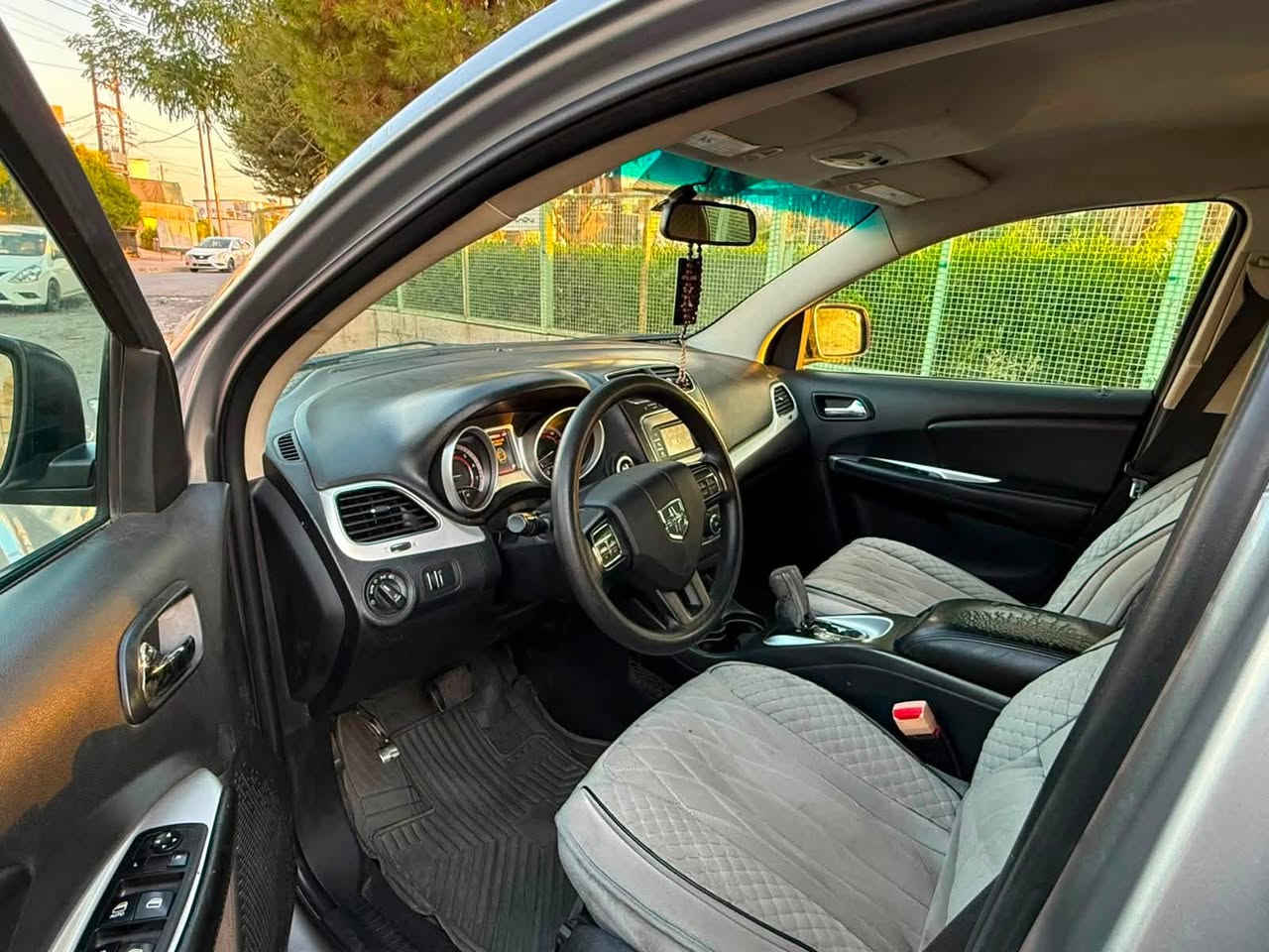 دوج جورني محرك 6سلندر تلاث مقاعد تبريد مركزي مواصفات SXT موديل 2017 قطعتي عراق وتلاثة امريكا بدون شواصي ودواخل ابيعها حزام بيها بطاقة بنزين رقم سنيوه كوله جديد قفل قفل 89ورقة مكان سياره كركوك  ***********
