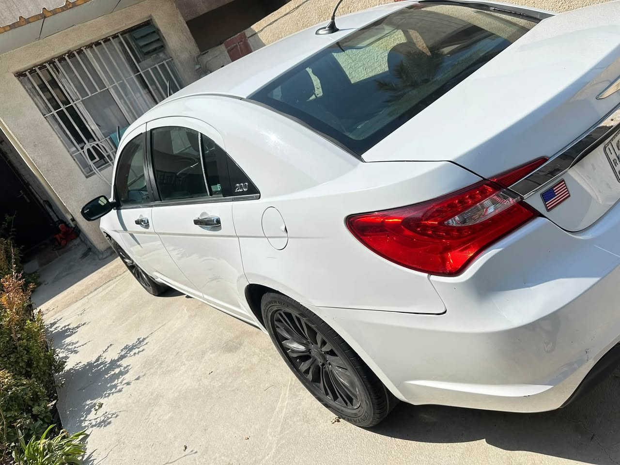 السلام عليكم شباب
كرايسلر c200  ليمتد فول للبيع 
محرك 3600 المرغوب بالضبط مثل مال جارجر 
كير 6  نمر 
تشغيل عن بعد 
تحكم ستيرن 
كشنات كهرباء 
هيتر بالكشنات 
مري كهرباء وهيتر 
شاشه 
عدسات زينون عالي ناصي 
فتحه سقف 
السياره نظيفه جداً وناعمه وجامده 
السعر 77$ 
مكاني بغداد ***********

