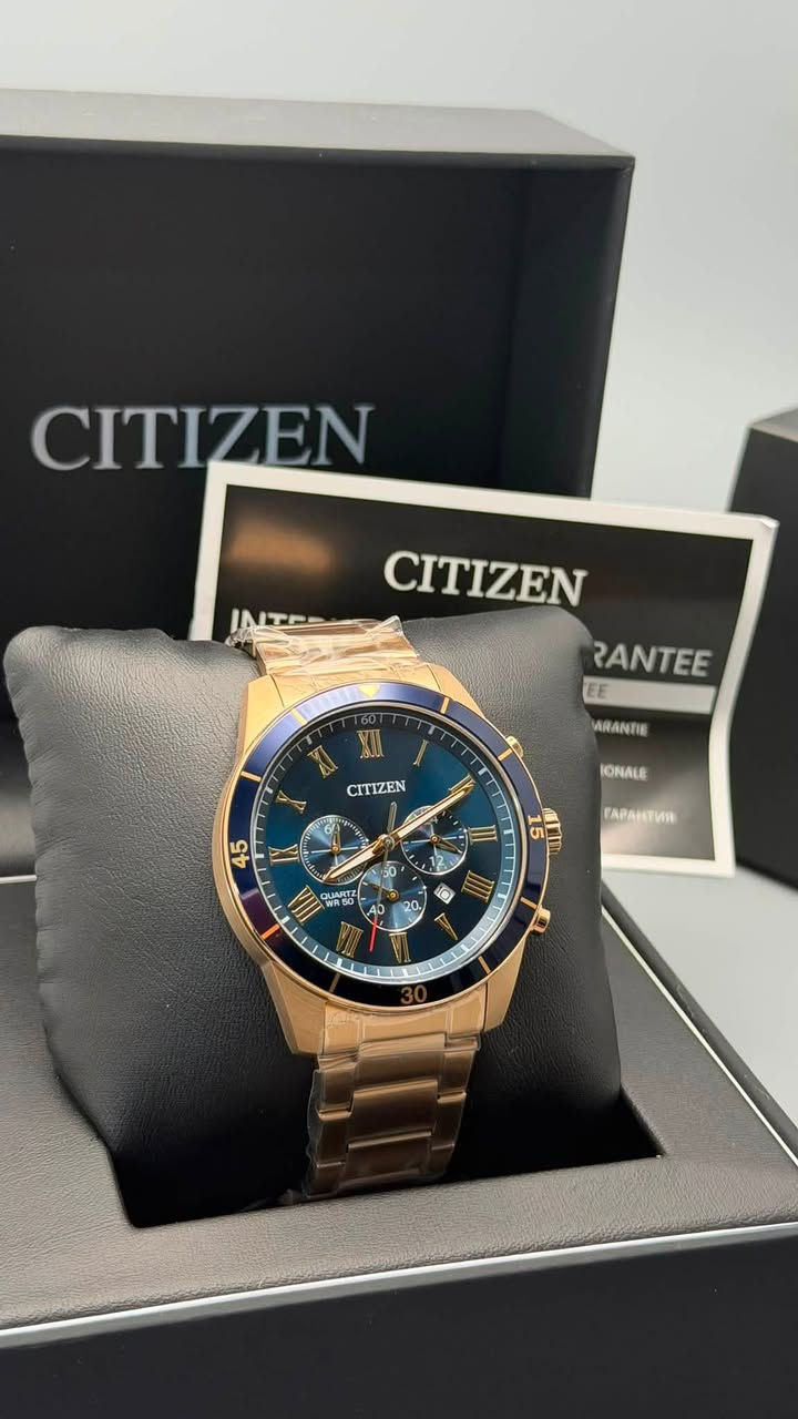 ساعة CITIZEN الأصلية
تصميم فاخر يجمع بين الكلاسيكية والطابع العصري، مع تفاصيل أنيقة باللون الذهبي والكحلي تمنحها حضور مميز.

المواصفات:

* حركة Quartz عالية الدقة
* هيكل وسوار ستيل مطلي باللون الذهبي
* تصميم كرونوغراف متعدد العدادات
* مقاومة للماء WR50
* زجاج مقاوم للخدش
* أرقام رومانية بتفاصيل فاخرة
* أصلية وكالة مع إمكانية الفحص والاختبار

السعر: 285,000 دينار عراقي

للتواصل والاستفسار واتساب: 
***********
السعر قابل للتفاوض
