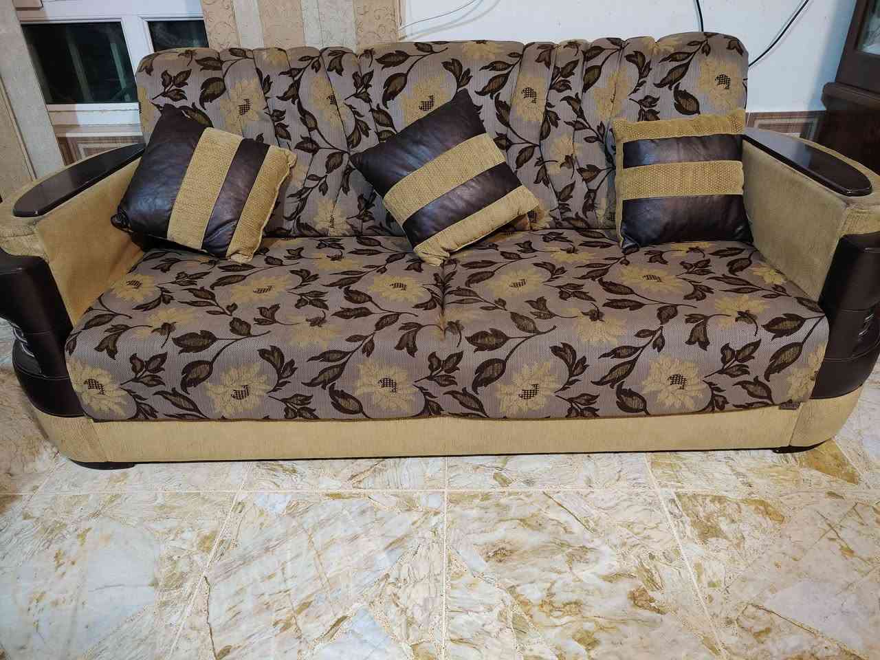 تخم عشر مقاعد 2 كبار  و2 كراسي وحدة ثنائية للبيع مراسلة ع الواتساب ***********
