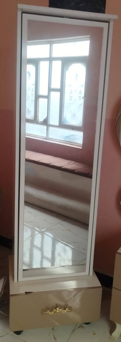 السلام عليكم غرفة نوم البيع الاستفسار ***********

نص مكتوب في الصور:
- ONOR X9a