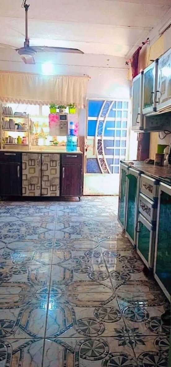 السلام عليكم 
بيت زراعي مساحة 170 متكون من غرفة وصاله وبراني ومطبخ وصحيات وممر وطارمة المكان السادة الاميال قرب مولدة سيد يعرب وقريب ع مدرسة المعراج وقريب عالولاية للبيع مستعجل وبعد وياه غراض تبقى بي مثل سبالت 2 وماطورات وسخان وتانكي مي مغسلة وبعد هيج نواعم تبقى بي ماتنشال من ضمن البيت السعر 32 وبي مجال بسيط للاتصال ***********
