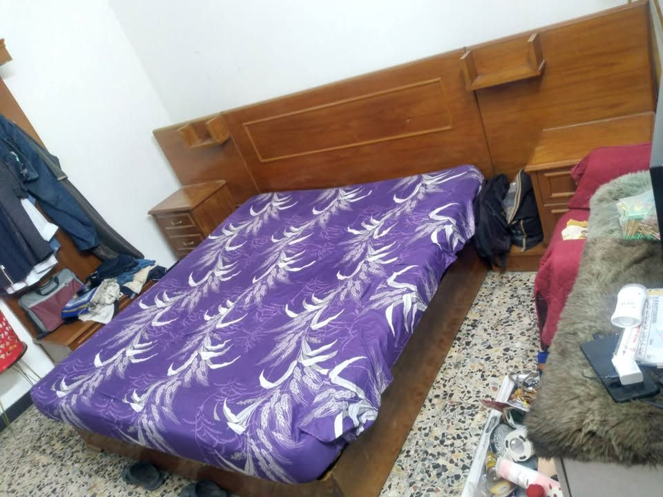 السلام عليكم غراض للبيع مكان حي الجهاد تواصل مع الرقم***********
