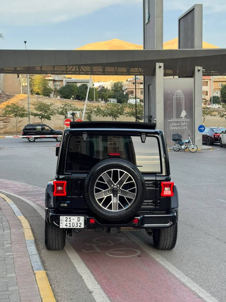 جيب رانجلر • أسود • ٢٣٠٠٠ ميل