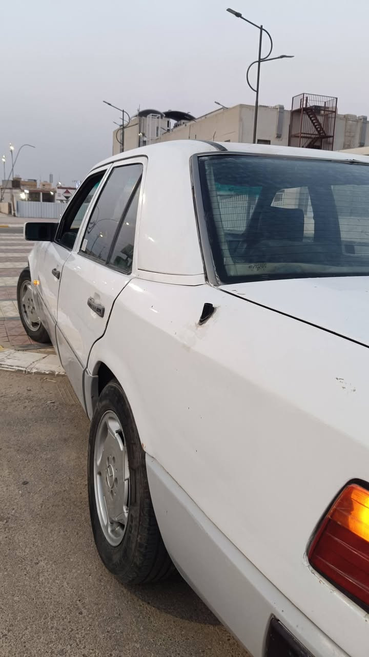السلام عليكم 
مارسدس دب موديل 1986 سنويه بأسمي تحويل مباشر محرك VvT
تبريد شغال السعر 40 بيه مجال قليل للتواصل ***********
