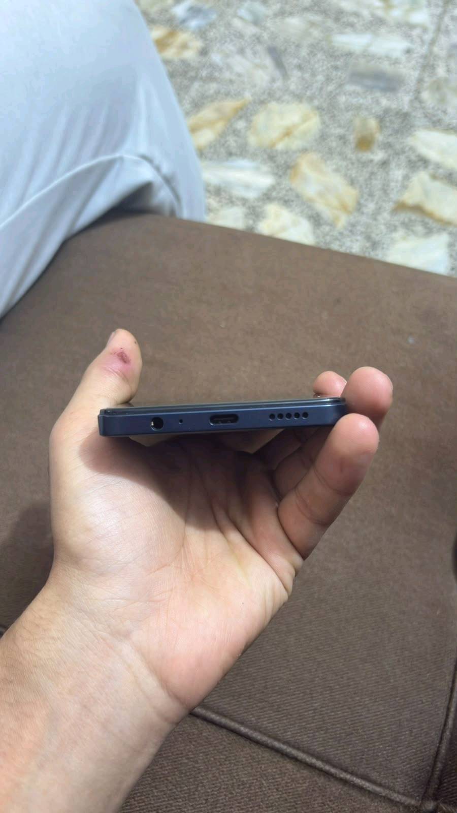 🔥 Vivo Y19s Pro | 256GB | 6GB RAM 🔥

📱 نظيف ومحافظ عليه — جاهز للاستخدام

🔋 بطارية ضخمة 6000mAh
💾 ذاكرة 256GB
⚡ 6GB RAM + 6GB RAM افتراضية
🚀 معالج ثماني النواة
📲 OriginOS 6
📡 يدعم 4G

الجهاز يعمل بشكل طبيعي وجميع الوظائف شغالة.

💰 السعر: [170]
📍 بغداد
📩 مراسلة خاص للجادين