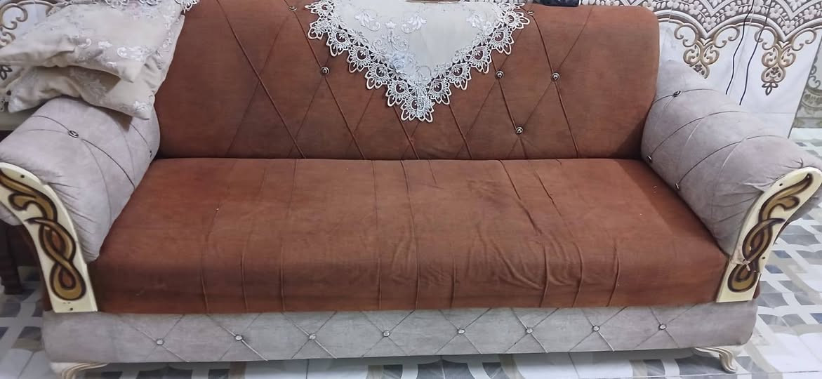 عندي دوشك جرباية ١٥٠ سم ضغط نظيف بس يحتاج وجه ب٤٠ وبي مجال
تخم مستخدم للبيع ١٠مقاعد نضيف ومابي كل ضرر والسعر ٢٠٠ 
الكيارة مقابيل البانزيخانه
***********
