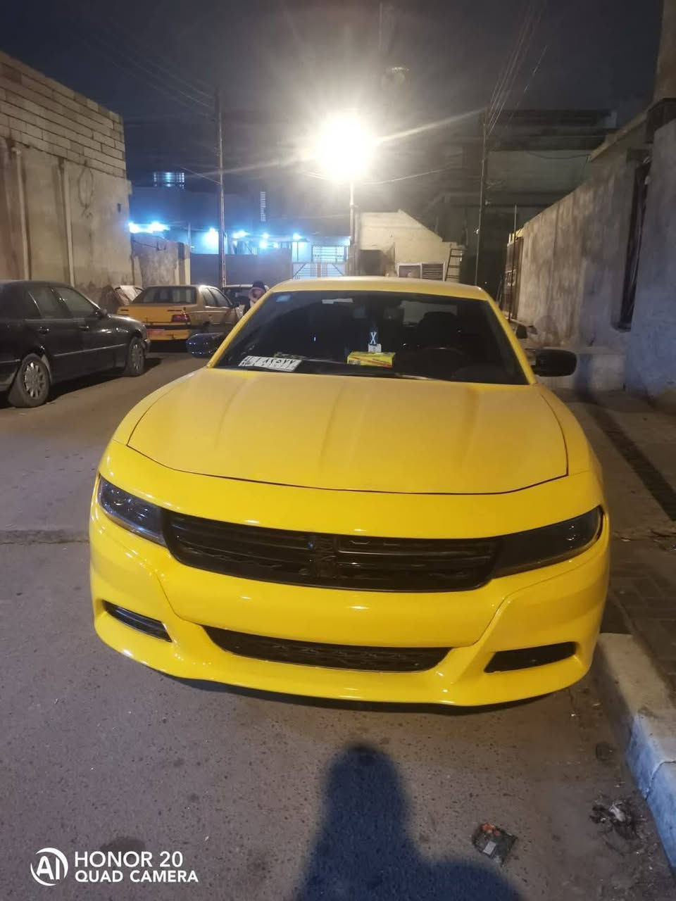 السلام عليكم جارجر وارد امريكي اصفر ليموني بلاد مديل 2017 اصل sxt موصفاتها معروفه شاشه جبيره كير طياره مكينه 3600 كلشي بلادي وجديد السياره ما متعوبه كلش نضيفه حادثها مثل ما موضح مدكر الايمن وراجع  على البارد ومرشوش بسمي بصره خصوصي حره ما مشتغل بيها على الخط سياره بالباب بس ارتب بيها وحداديه كامله مكمله تدفئه تبريد كلشي على البلاد  السعر 165 وبيها مجال رقمي *********** واتساب او اتصال متواجد العنوان البصره القبله حي القائم
