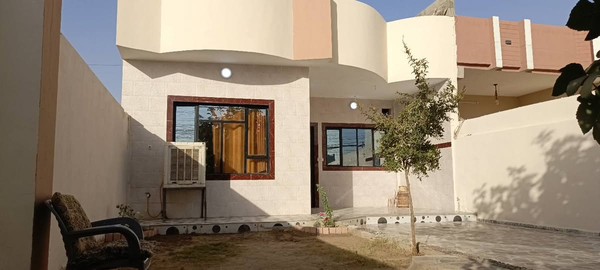 السلام عليكم
بيت🏠 للبيع في بعويزه المساحه 250متر واجهه 8وعمق 32
مساحة البناء 160متر  المكان خلف مدرسة بعويزه 
يم مولدة شاهين السعر 58 وبيها مجال واي استفسار 
اتصل ***********
***********
