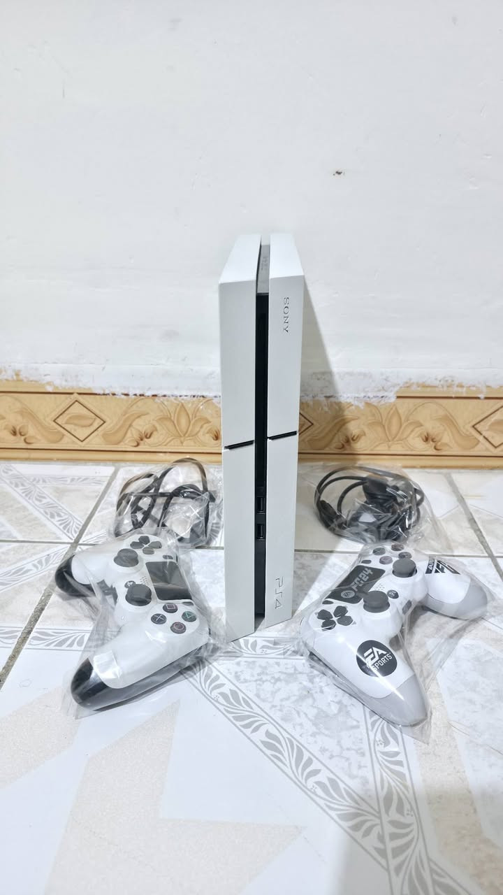 بلي فور ابيض باندل مهكر نظام11مامفتوح لوك ستيكر حيل حيل نظيف بعده جديد يحتوي على 10العاب قويه ويحتوي على 2 جوستك وغراضه كله بلادي شرط الفحص والضمان السعر 250وبي مجال للطيبين توصيل جميع المحافظات متوفر ***********
