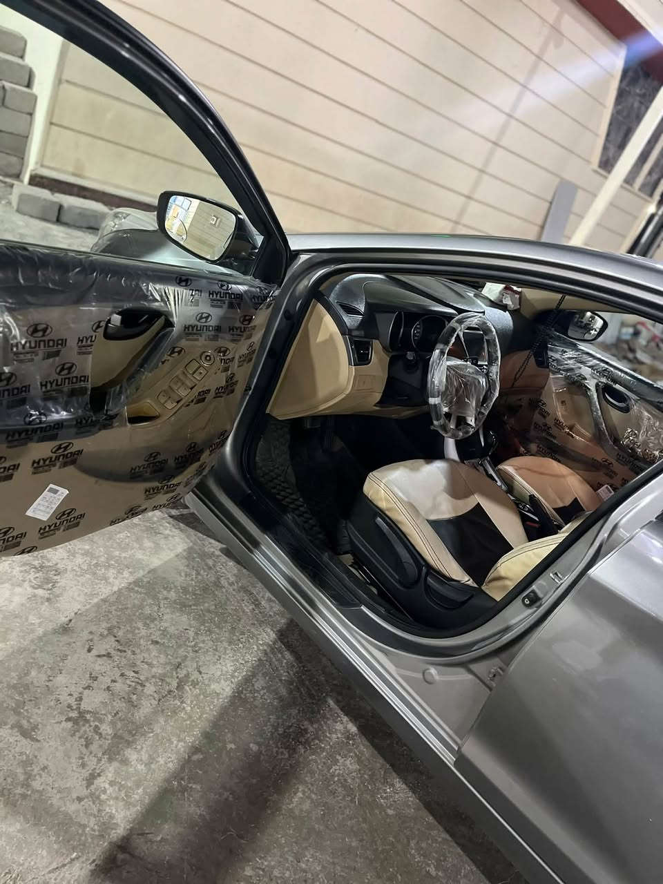 النترا 12 خليجي كلين محرك 18 دوش سنويه جديده محرك كير شرط 4 تواير جدد حيل حلوة السيارة السعر ب 110 بيها مجال مكانها.   
صلاح الدين الشرقاط
