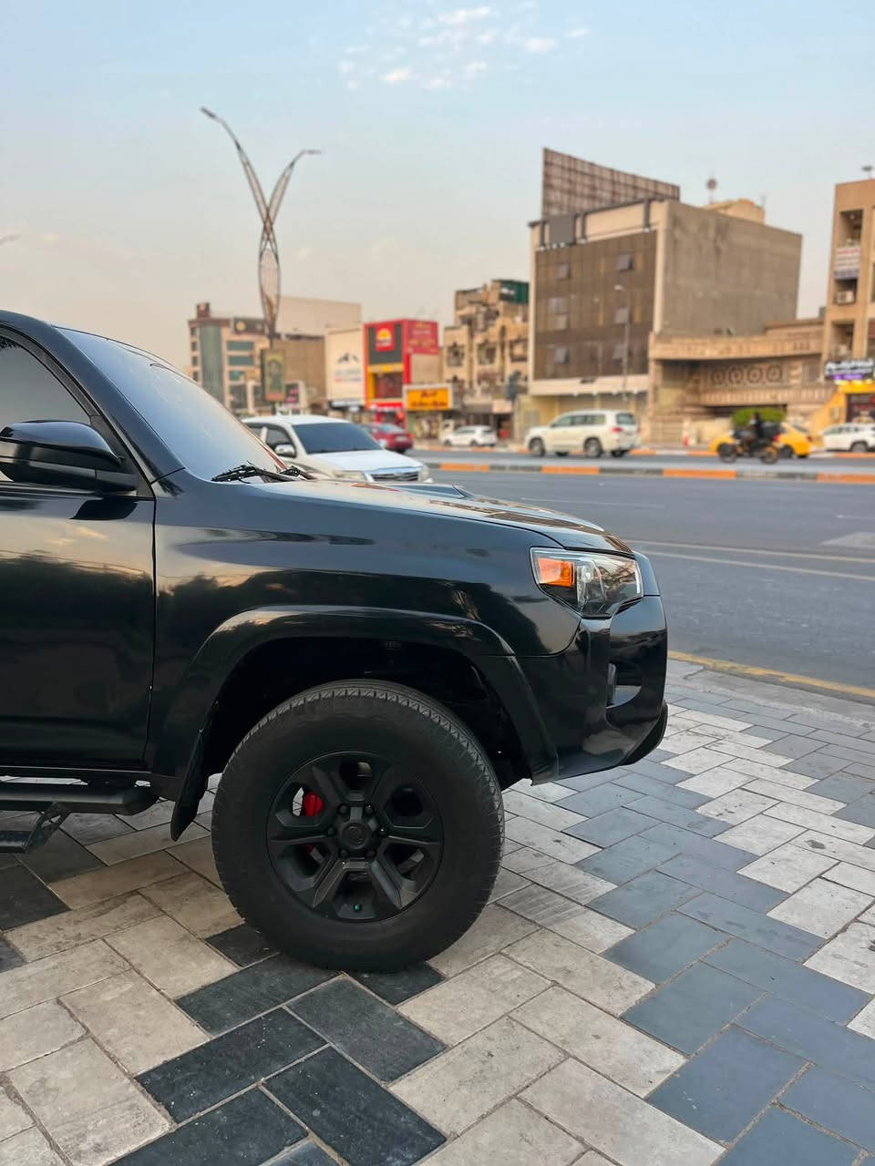 تحية طيبة 

فور رنر 2020 بدون ارباك 
ماشيه 40 الف 
كير مكينه برغي ممفتوح بيهه 
السيارة جديده بمعنى الكلمه 
4 راكب مواصفات RS5 

السعر. 25$ بيهه مجال 

مكانهه بغداد زيونه

***********
