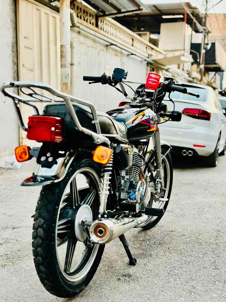 للبيع متور بارت عيتاني اساسي محرك  طلقة
كهربيات كامل شغال اوراق منفيس اصلي موجود  
سعر 540 الف وفي مجال بسيط للتواصل *********** وفي واتس اب
