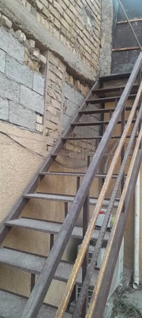 درج حديد خارجي • درجة أولى • ٤ متر ونص