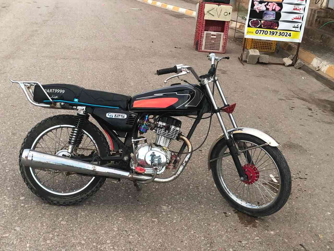 ماطور هوندا  HONDA للبیع🦅
مودیل 2026مکفول من کلشي
محرك بشرط بس بي صوت کم شفت شویة
تایرات جدید جوبات جدید ویلات جدید دبلات شغال
صالنصە ابو صوت ماطور نضیفە مابیە عیب
السعر 400وبیە مجال للشراي شراي تعال خاص اواتصال علی رقم موبایل ***********
