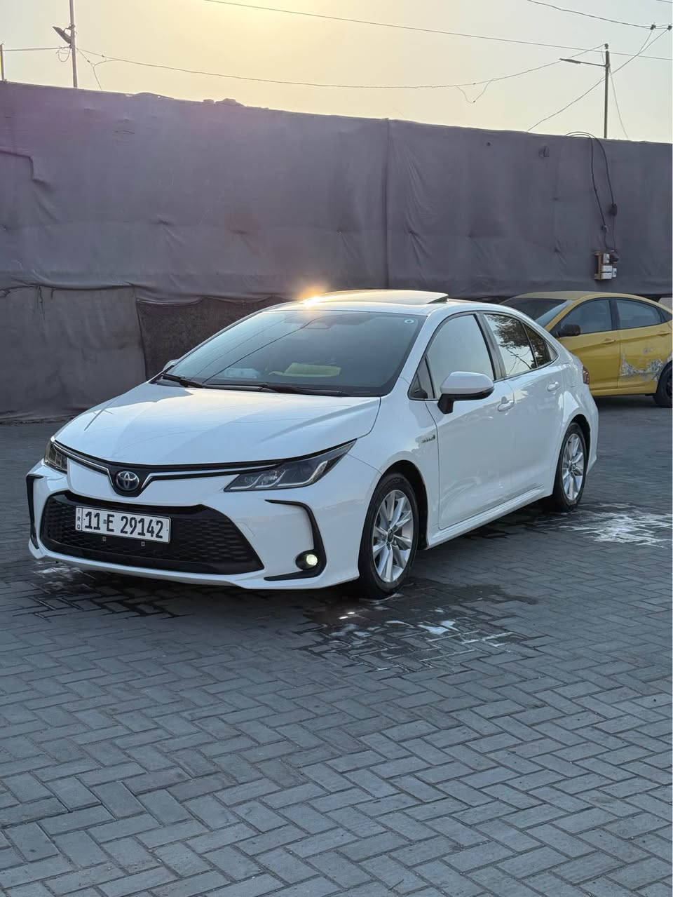 للبيع كورلا هايبرد ٢٠٢٣
كفاله من الضربه و الصبغ بيها مكانين بارد 
رقم بغداد مشروع وطني تحويل شوكت ما تريد
فول مواصفات 

فتحه سقف
رادار امامي 
قساده ذاتيه 
تحديد مسار 
تبريد قطعتين 
داخل جلد احمر 
مكينه ١٨٠٠هايبرد
ماشيه ٥٢الف فقط 

سياره جاهزة و ترايها ما زيرو شرط بدون اي خلل 
السعر 142 

*********** البصرة, العراق
