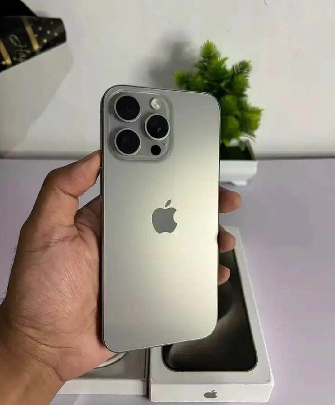 ايفون  15برو ماكس 📲
ذاكرة 256.

بطارية 83 🔋‎%‎

دبل سيم 2Sim

مبدل شاشة شرط اصليةمال تفليش (مستعملة) تقرا 

فيس إيدي شغال 

لون تيتانيوم 

نضافة 99‎%‎

سعر790

***********

نص مكتوب في الصور:
- 59 LTE 12:55 القطع والخدمة تجمع Apple سجل تاريخ القطع والخدمة، وهذا السجل يعرض معلومات عن هذا الـ iPhone وحالته وتفاصيل إصلاحه. معرفة المزيد... سجل تاريخ الخدمة الشاشة مستعملة