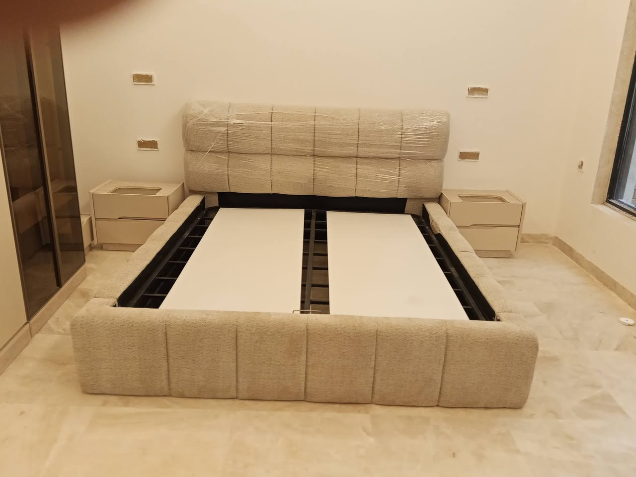 سرير • غرفة نوم • اثاث خشب