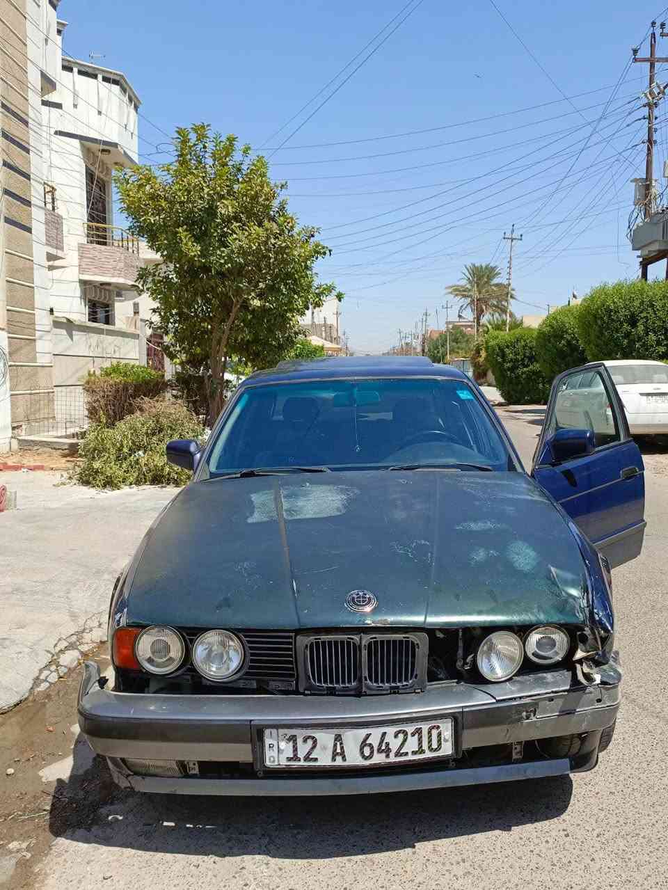 BMW موديا1991
السياره جاهزه اي نقص مابيه محرك كير نظيفات 
بيه طخه بلجاملغ مامصلحه ابيعه على وظعه السياره رقم نينوى باسمي السعر 45 ورقه وبيه مجال سنويه ورقم جدد 
***********
مكاني العامريه بغداد حته هزه جديده تتحول اي منطقه بلعراق بغداد, العراق
