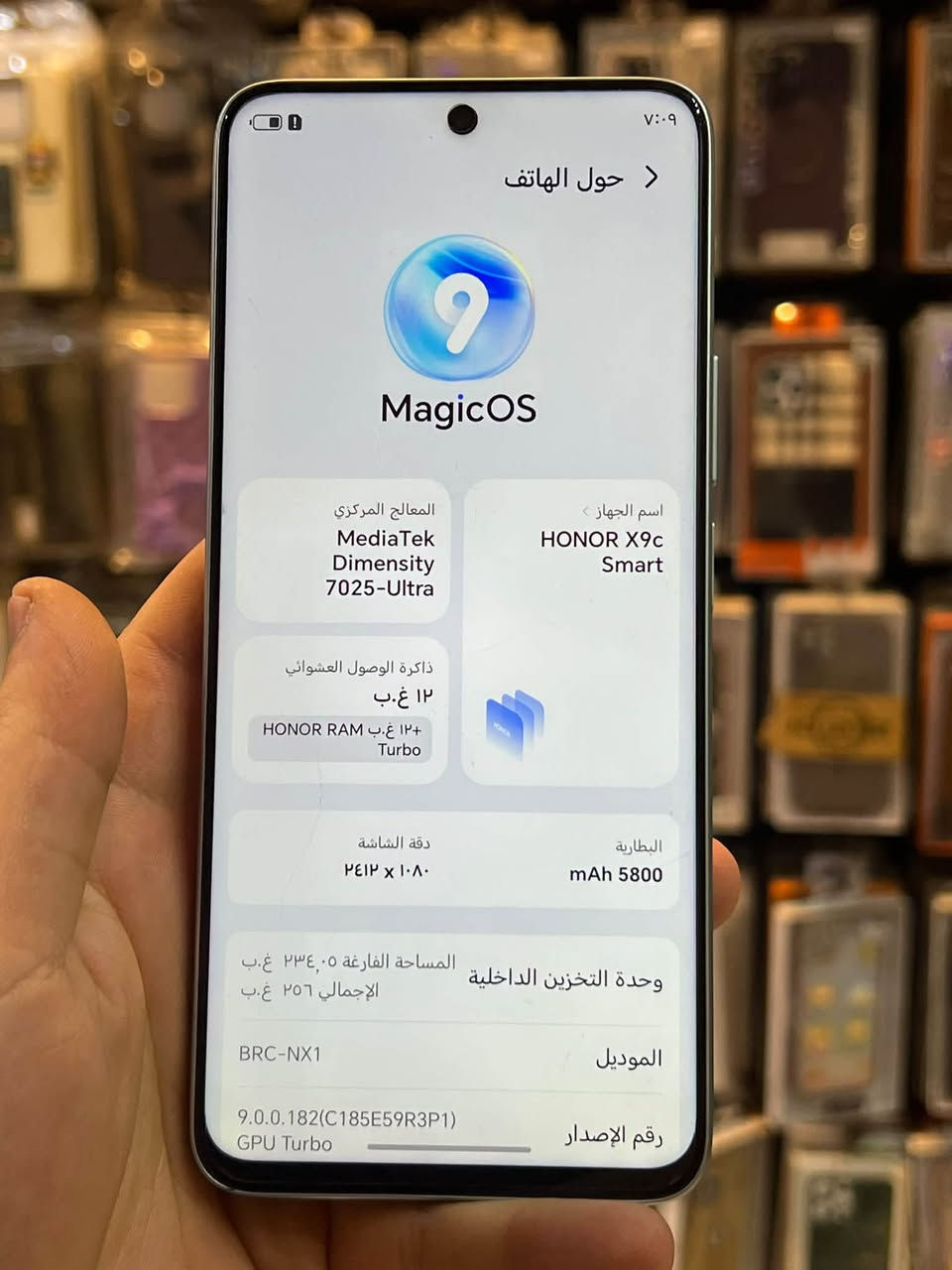 هونر x9c سمارت 
ذاكرة 256
باقي التفاصيل 
*********** واتساب

نص مكتوب في الصور:
- ٧:٠٩ حول الهاتف MagicOS اسم الجهاز HONOR X9c Smart المعالج المركزي MediaTek Dimensity 7025-Ultra ذاكرة الوصول العشوائي ١٢ غ.ب +١٢ غ.ب HONOR RAM Turbo دقة الشاشة ٢٤١٢ × ١٠٨٠ البطارية mAh 5800 وحدة التخزين الداخلية المساحة الفارغة ٢٣٤,٠٥ غ.ب الإجمالي ٢٥٦ غ.ب الموديل BRC-NX1 رقم الإصدار 9.0.0.182(C185E59R3P1) GPU Turbo