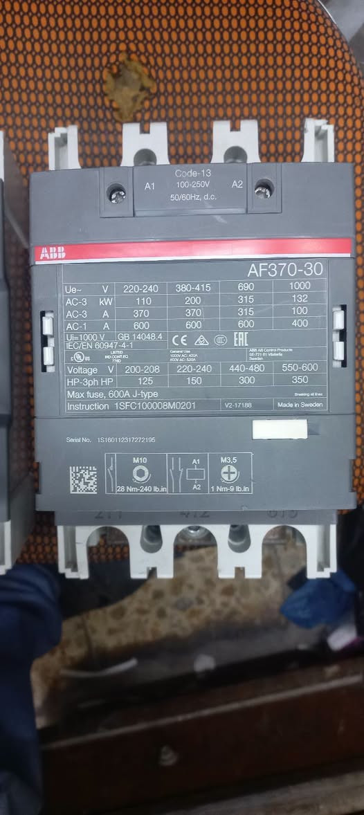 كونتكتر ABB • ٦٠٠ أمبير • كويل عاطل
