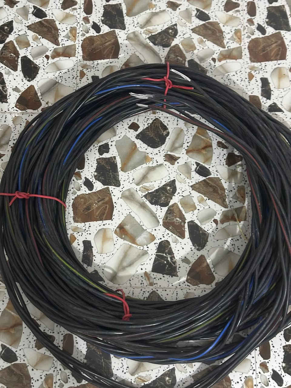 السلام عليكم ضفيره 30متر  4x35  للبيع   مامستخدمه التواصل ***********
