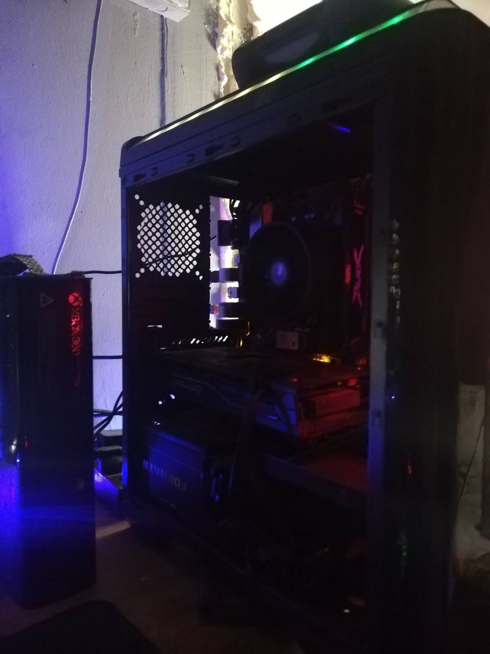 السلام عليكم،
الحاسبة معروضه للبيع  المواصفات مذكوره

رام  DDR4 16GB

المعالج AMD Ryzen 5 pro 4650G

المساحة 1 تيرا

كرت شاشه RX 590

بورسبلاي 650

مبرد غازي 

مكاني بصره ابو صخير سكن المطار 

تواصل فقط واتساب ***********

السعر 570 وبيها مجال بسيط

ادمن وافق 🌹

