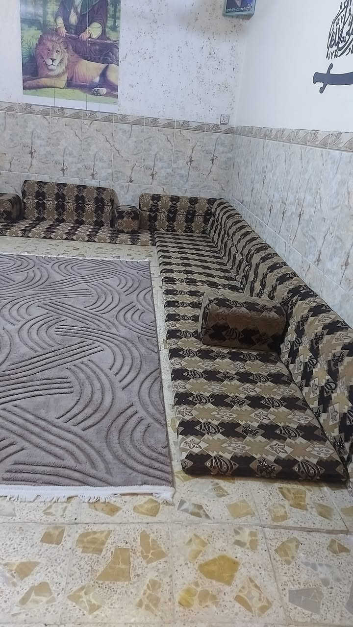 السلام عليكم متوفر جلسة تتكون من ٧ مقاعد نضافة ٨٠@١٠٠ السعر ١٧٥ مكان كربلاء حي العامل الاستفسار الاتصال ***********
