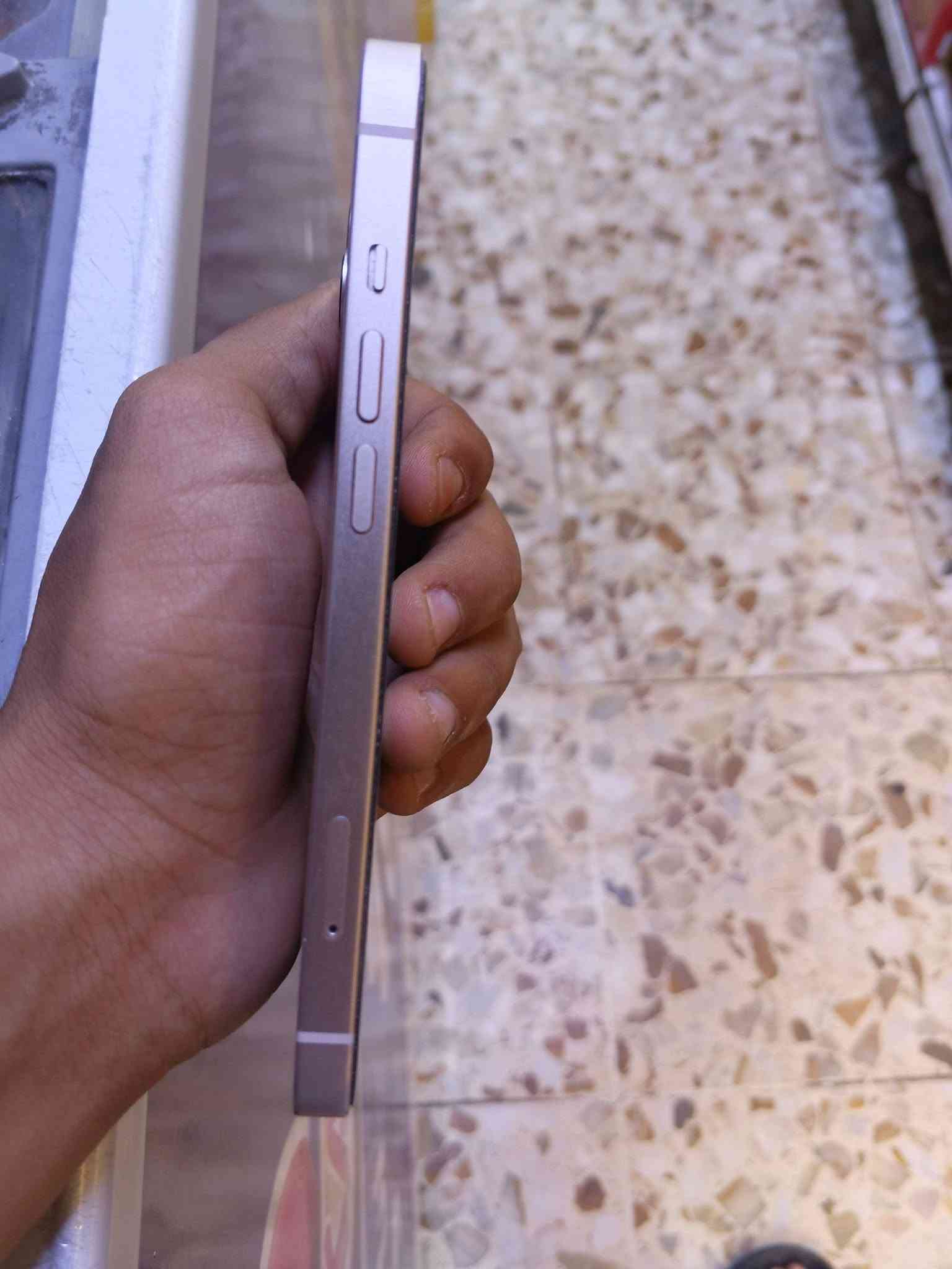 السلام عليكم
جهاز ايفون 13 العادي جهاز نضيف ومابي شي لا مبدل بطاريه ولا مبدل شاشه الذاكره 128 والبطاريه 93 
السعر 500 وبي مجال بسيط 
العنوان بغداد البياع سويب 

الرقم ‏‪***********‬‏
