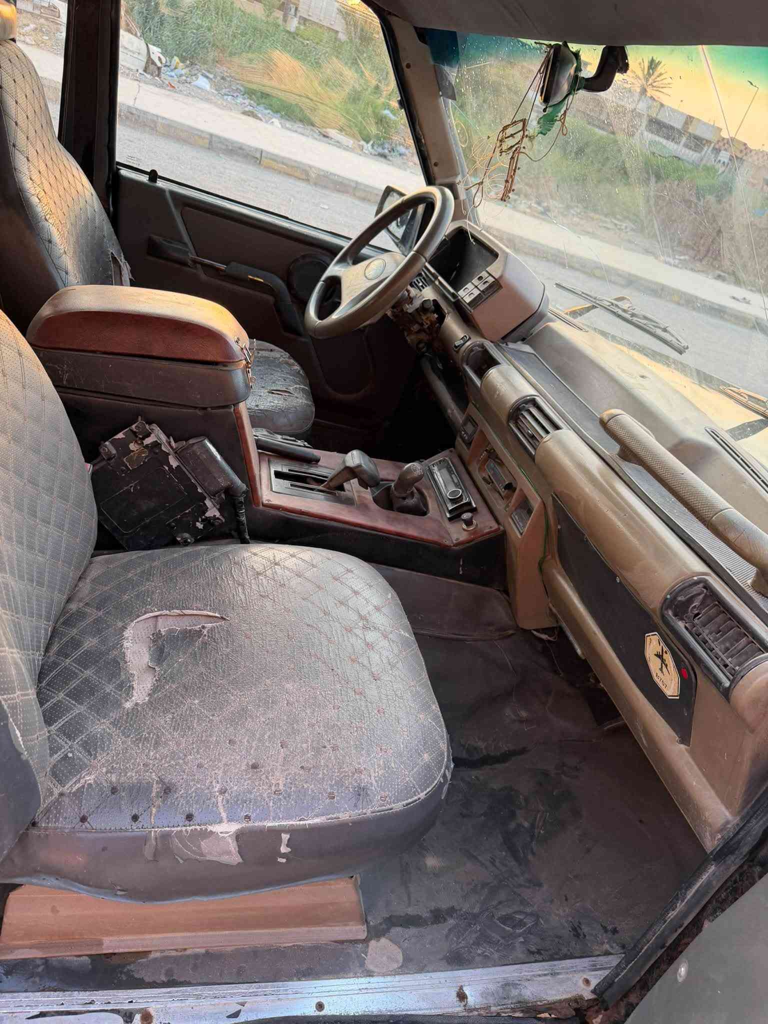 ديسكفري للبيع موديل ١٩٩٣ محرك ٤٢٠٠ كير أوتوماتيك السنوية لل٢٩ السنوية باسمي  محرك كير أكسل جديد  تخم تاير   السعر ٣٥$ وبيه مجال قليل  العنوان واسط العزيزية الرقم ***********
