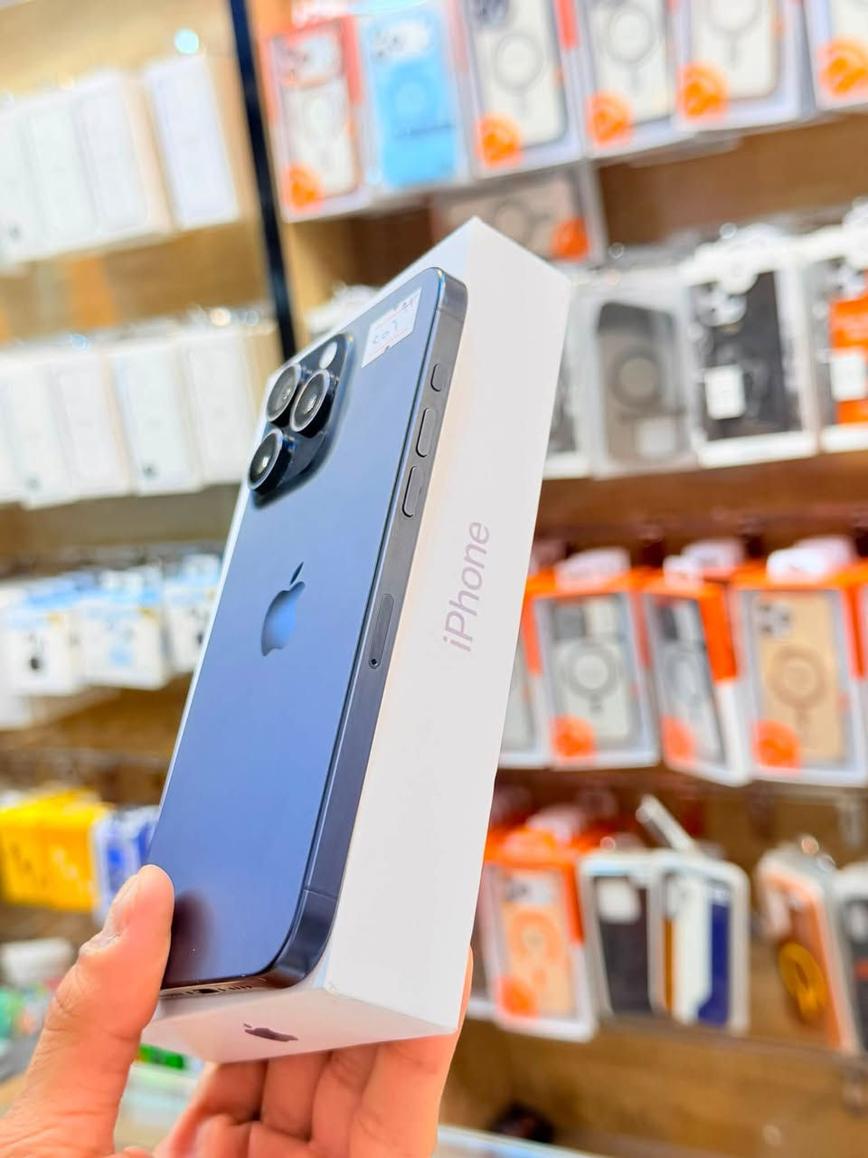 ايفون 15 برو ماكس📱
ذاكره 256 بطاريه 93 نضافه 100‎%‎ زلغ مابي هو والجديد سوه نموذج M لونه المميز كامل ملحقاته وتر بروف وبلحاسبه كله نورمال وتر بروف يعني كلشي ممبدل بي وضمان وصل 5 ايام اي مشكله او عطل يستبدل فورا 
السعر مليون و50الف 🔥📲
العنوان بغداد البياع شارع 20 قرب 
مجمع دينار ونص مركز عيسى فون
⭕️📞***********
