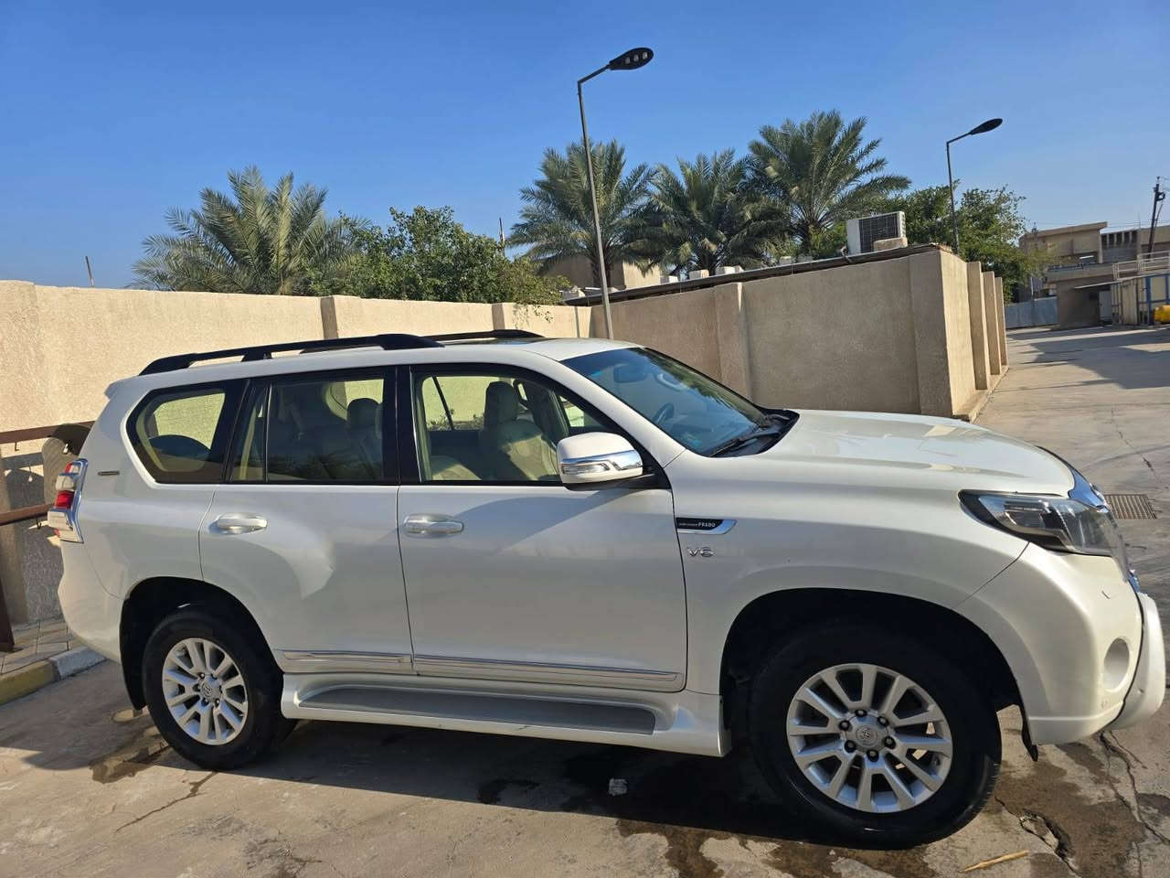 السلام عليكم للبيع برادو  vx فول مواصفات رقم بغداد كشنات تبريد زراك لايت بدون صبغ مكفوله موديل 2015 حساس امامي خلفي لايت زنون ٦ سلندر مكينه ٤٠٠٠ للستفسار *********** السعر ٣٣ الف $ بيها مجال بصيط
