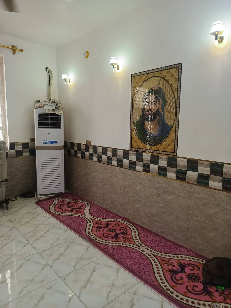 السلام عليكم بيت ملك صرف كربلاء حي الساهرون على مدرسه ركن غرفتين نوم إستقبال صاله مطبخ حار بارد صحيات كامله طابق ونص 125متر***********
