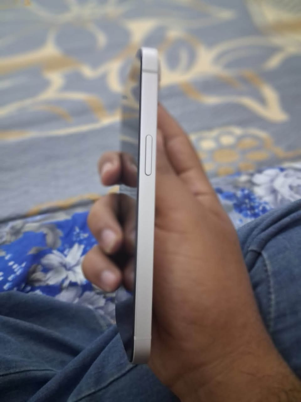 سلام عليكم ايفون 13 عادي شرق اوسط اتلث A ذاكره 128 نضافه 100 /100 مبدل شاشه وبطاريه السعر 375  وبي مجال مكاني كريلا كنطره السلام ويوجد توصيل داخل كربلا  للاستفسار ع رقم ***********
