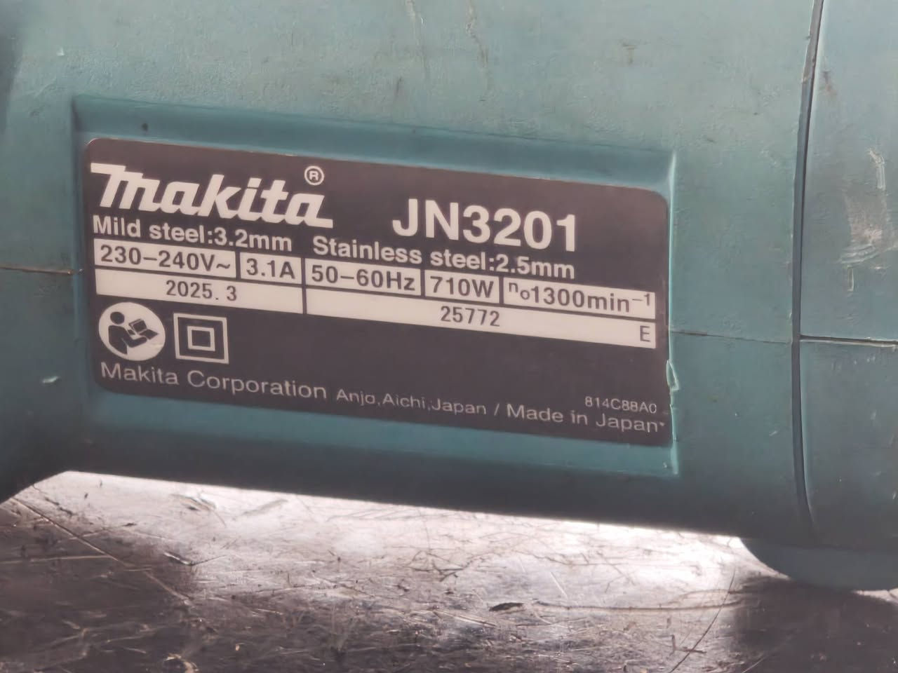 🔥 للبيع: مقص حديد كهربائي ماكيتا (Makita JN3201) أصلي بحالة ممتازة
إذا كنت تبحث عن القوة والدقة في قص الحديد والصاج والمعادن، فهذا المقص الاحترافي هو الخيار المثالي للورش والأعمال الثقيلة!
✨ المواصفات:
الماركة: ماكيتا (Makita) – ياباني أصلي.  
الموديل: JN3201.  
الاستخدام: قص الحديد والصاج والستانلس ستيل بكل سهولة ودقة.  
الحالة: نظيف جداً بحالة ممتازة وجاهز للعمل مباشرة (كما موضح بالصور).  
💰 السعر: 225 ألف دينار (قابل للتفاوض)
📍 الموقع: بغداد – حي العدل
🚚 التوصيل: متوفر توصيل لكل المناطق
📞 للتواصل والاستفسار: *********** (أو مراسلة على الخاص)

نص مكتوب في الصور:
- للبيع: مقص حديد كهربائي ماكيتا (Makita JN3201) أصلي بحالة ممتازة! صناعة يابانية أصلية 🇯🇵 حالة ممتازة وجاهز للعمل 🛠️ قص دقيق ونظيف للحديد والصاج السعر: 225 ألف دينار قابلة للتفاوض الموقع: بغداد - حي العدل متوفر توصيل لكل المناطق للاستفسار وتفاصيل الشراء: ***********