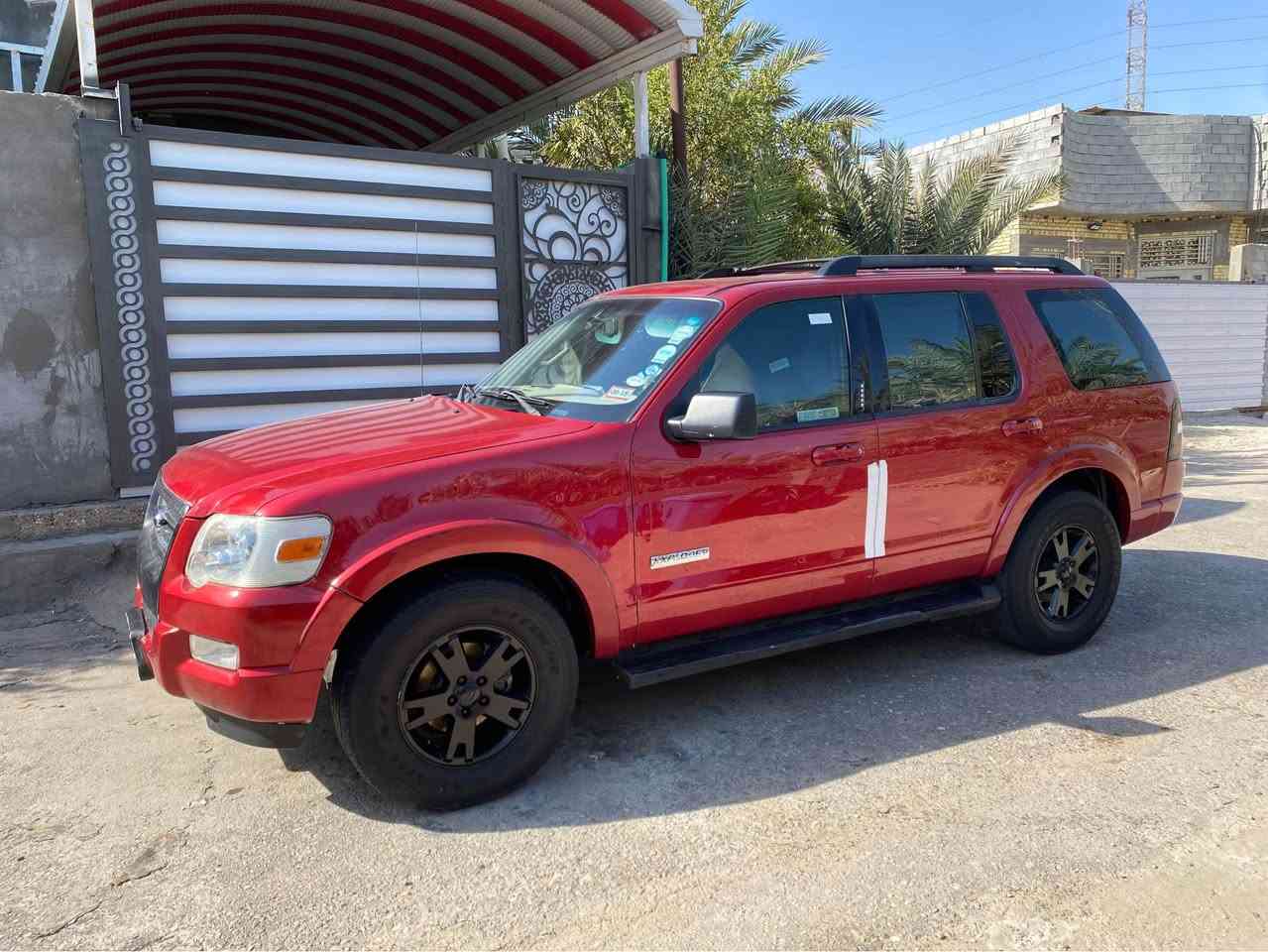 للبيع: فورد إكسبلورر(دفع رباعي) 7راكب 
 الموديل: 2007
 المحرك: V6- 4000
 نظام الدفع: دفع رباعي (4X4)
 التبريد: تبريد مركزي ممتاز 
محرك كير بالشرط 
 الحادث: 3 قطع صبغ فقط من جهة السكن (تعديل جمالي دون ضرر قوي)
 كزوز ريموت رياضي، ويل كمب أسود، دواسات جانبية، قفل مقطورة.
 الرقم: أربيل (جاهزة للتحويل).سنوية وهزة جديدة
 📍 الموقع: [البصرة ]
 💵 السعر: [85]وبيها مجال
 📞 للتواصل: [***********] أو خاص. البصرة, العراق
