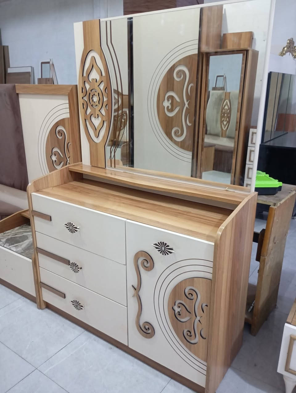 غرف نوم تركي 10كنتور مع غرف نظيفة فول .شد ونقل مجاني للطلب على الخاص والرقم8 0772205247
معرض هيثم شامل
