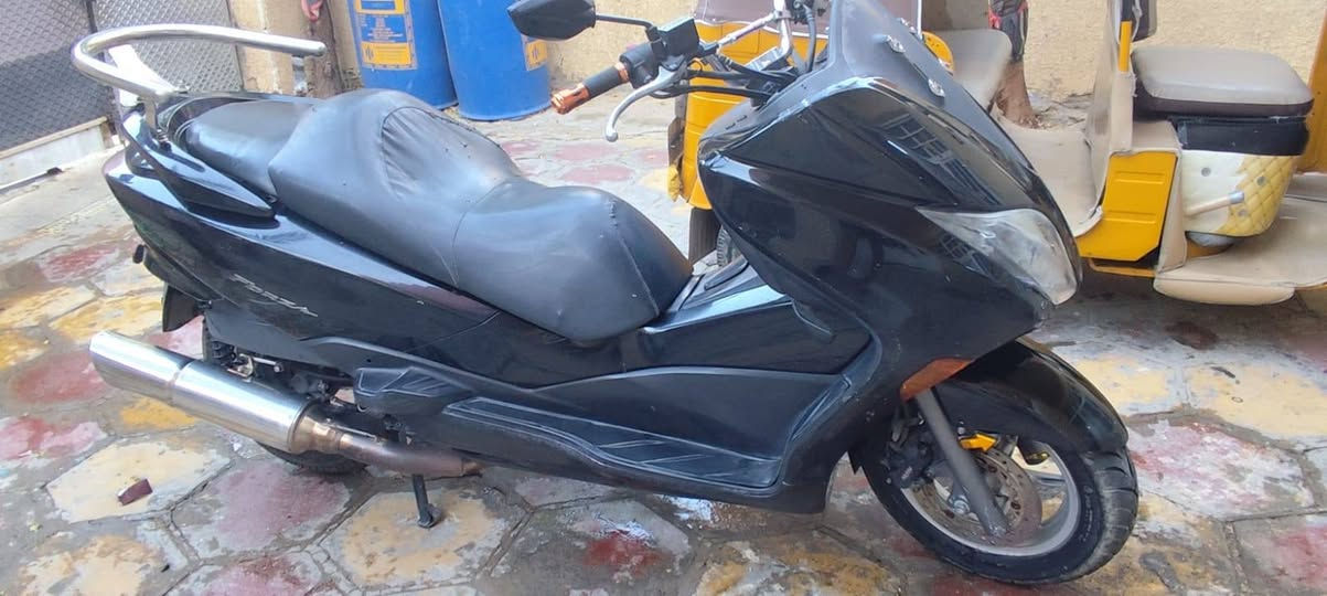 سلام عليكم فورزه صفر عشره عميه بلاد مكينه مكفوله كفاله عامه بلاديه كشر كدام عينكم نضيف تايرات جدد صالنصه رياضي دراجه شاهد الله وين ميعجبك اطلع بيهه نكره ابكل وقت ما متعوبه مال دوام بس سعرهه  9 ورقات بيهه مجال شي بصيط مكان بغداد مدينه الصدر للاستفسار رقم الهاتف ***********
