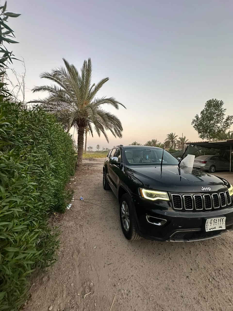 سلام عليكم للبيع جيب كراند شيروكي فوللللل للأخير حادثه دعاميه فقط وشويه بارد بل بنيد السياره موديل ١٩بس معلايه ٢٢مكمل معامله ودافع رسوم فقط تدفع كمرك وتستلم لوحات والسياره بأسمي اني مستورده من امريكا ومن دخلت للعراق لحد هسه هيه على أيدي كير مكينه حداديه تبريد كله كفاله السياره بل جيس وترايك ١٨٠

المواصفات///—————————
* فتحه
* فرش المقاعد من الجلد .
*المقاعد تدفئة تبريد . 
* المقاعد الأمامية كهربائية .
* ذاكرة لحفظ وضعيات الجلوس . 
* المقاعد الأمامية مع تدفئة . 
* صف المقاعد الخلفية مع تدفئة . 
* ويل قياس 20 .
* مقود السائق كهربائي . 
* تدفئة ستيرن . 
* نقطة عمياء
* نظام الملاحة (GPS) . 
* نظام خاص للطرق الوعرة . 
* مصابيح امامية زنون . 
* المصابيح الأمامية مع LED لايت . 
* كشافات الضباب زنون . 
* تشغيل عن بعد .
* صندوق كهربائي .
*  حساسات أمامية . 
*  حساسات خلفية .
* كاميرا خلفية .
* مرايا بخاصية التعتيم الذاتي . 
* مرايا جانبية قابلة للطي كهربائيا . 
* بلوتوث تلفون . 
* محدد سرعة . 
رقم لهاتف ***********

