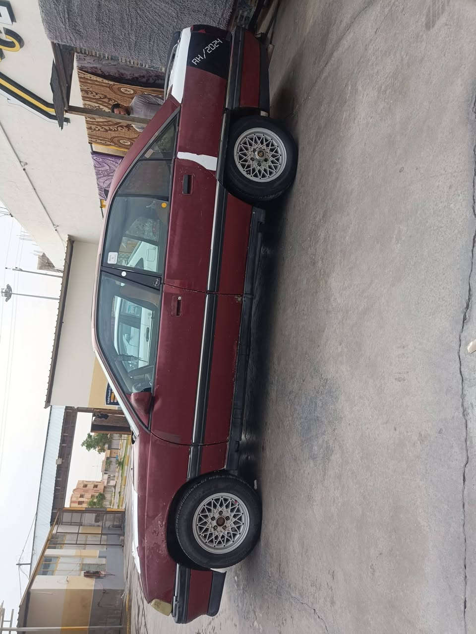 السلام عليكم اوبل اوميكا موديل 93محرك 2000 كير محرك اكسن مكفوله صدره حلو السياره مال حناي شرط اطلع بيه تراي وين مايعجبك اذا ما شك الكاع عوفه اوروح حيل متعوب عليه كهربائيات شغاله سستم سماعات كامل اناره تحت السائق وتحت الدشبول. 
ملاحضه السياره بيه جراد فقط اما باالنسبه للباقي تعال اوشوف بعينك طياره تمشي على الكاع.
السعر 24 اوبيه مجال بسيط 
هاتف ***********
