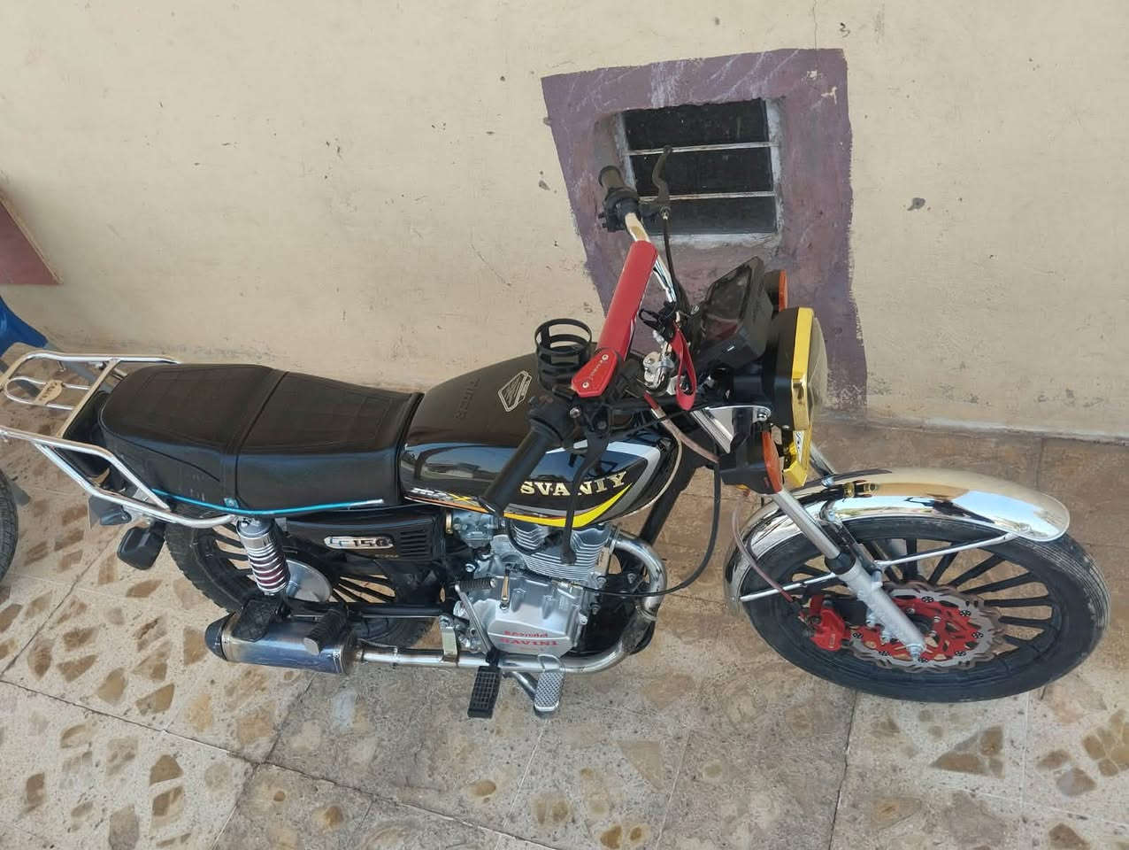 سافان موديل 25 محرك 150 كبس بيها منفيس سعر 625 وبيها مجال حك الجيه للتصال ‭***********‬
