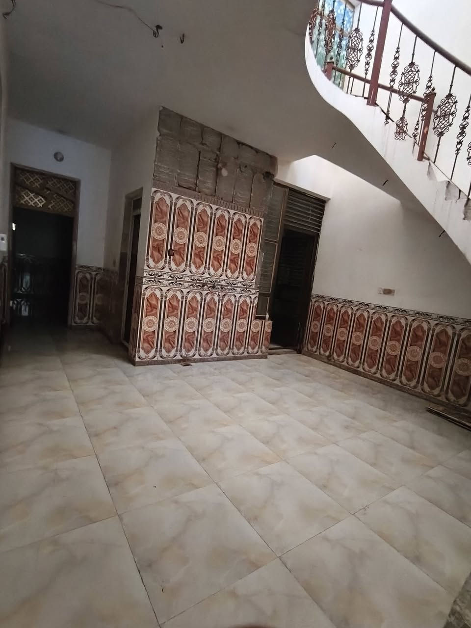 بيت في منطقة الرواد مساحة 100متر للبيع أو مراوس للاستفسار ***********
