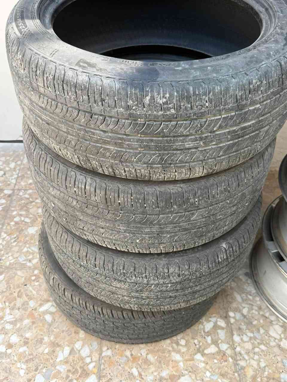 225/45/17
ختم تاير مستعمل  نظافه 70 
السعر 75 الف مكان بغداد الدوره 
***********
