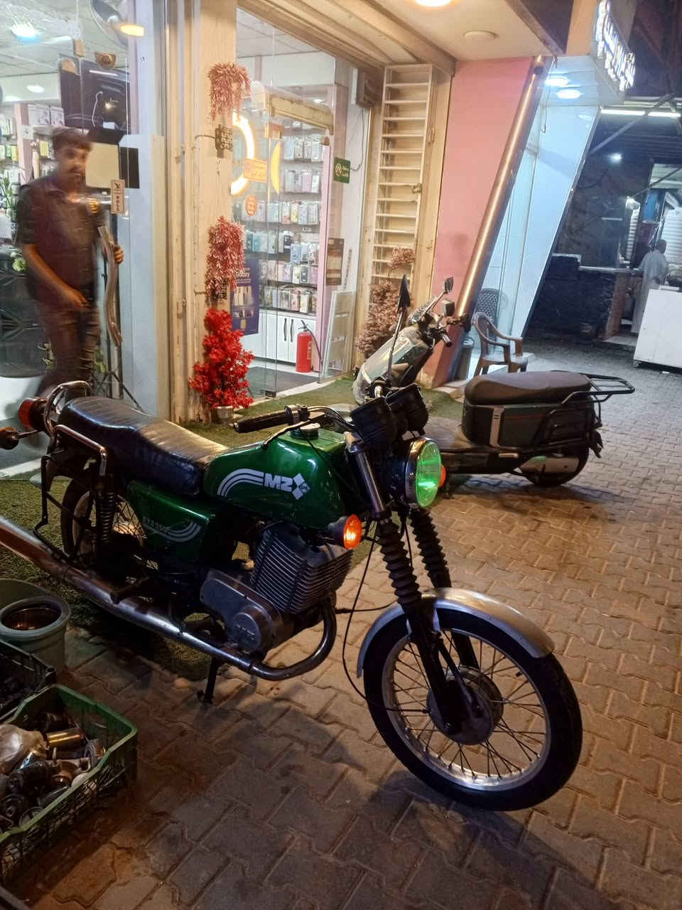 Mz للبيع او مراوس
مديل 82
سايس 2 كهربائيات شغاله               السعر 1500 وبيه مجال
لحيم بل خشم مكينه المانيه
اكاتبك عله رقم الشاصي 
مكان نجف ***********
واتساب
