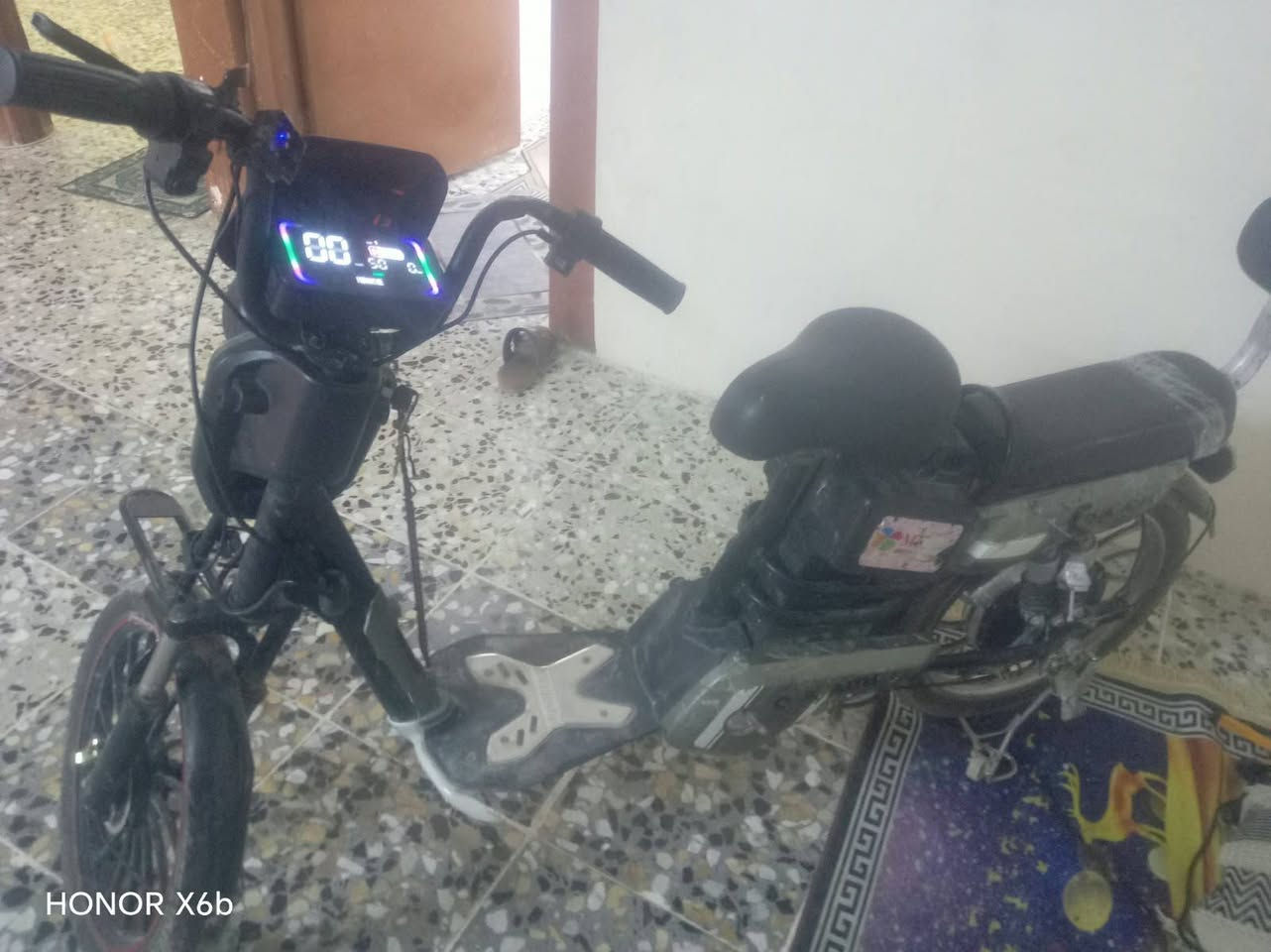 السلام عليكم دراجه شحن للبيع جديده اي نقص ما بيها طيارات جدد شاحنات الجديده الدراجه نظيفه خلي الرقم بس واتساب راسلني بخير تدلل
*********** سعر 125 وبيها مجال للطيبين العنوان بغداد قرب شارع المدارس

نص مكتوب في الصور:
- HONOR X6b