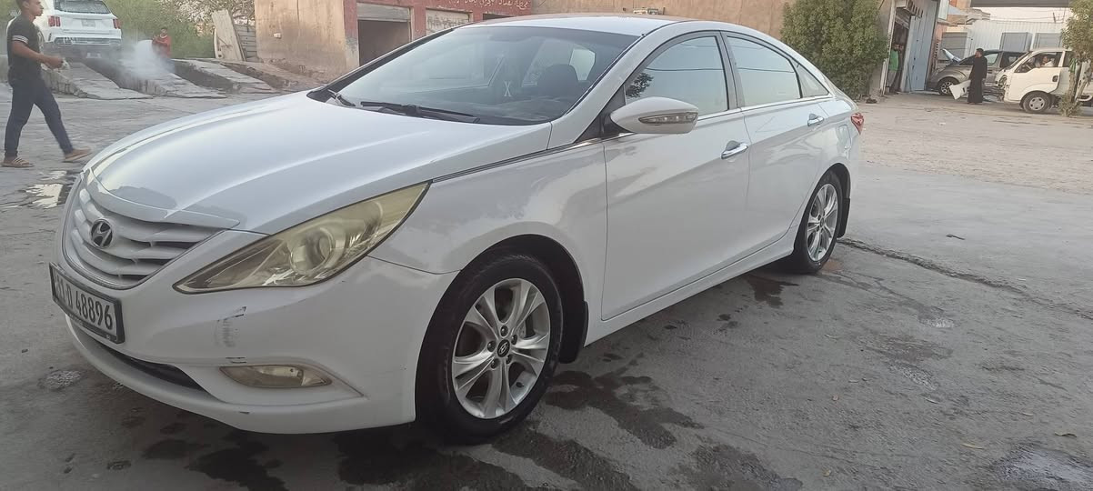 السلام عليكم
سوناتا 12 خليجي رقم بغداد 
باسمي مداور ثاني يوم مكفوله من الصبغ 
فقط باب بارد خلف السايق وباردات بسيطه جدا 
مكينه 2400 دوش السعر 120وبيه مجال
مكاني بابل
***********
