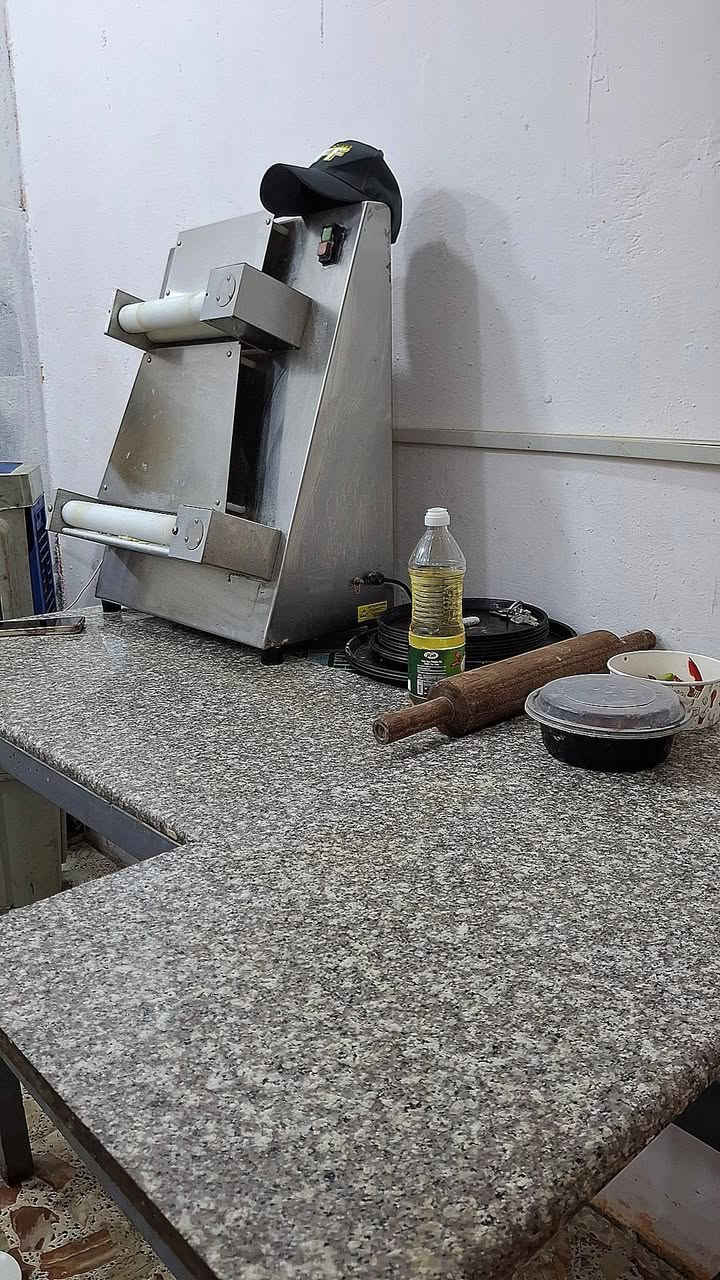 سلام عليكم غراض مطعم كله سل استل اتريد بس الغراظ اتريد اتفتح بلمحل المكان ركن عبجيه ***********
