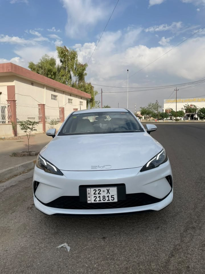 بي واي دي سيل5 بدون صبغ السياره بيها فقط مكان واحد تعديل بدون دواخل ماشيه 30 الف سعر 135      رقم الهاتف       ***********
