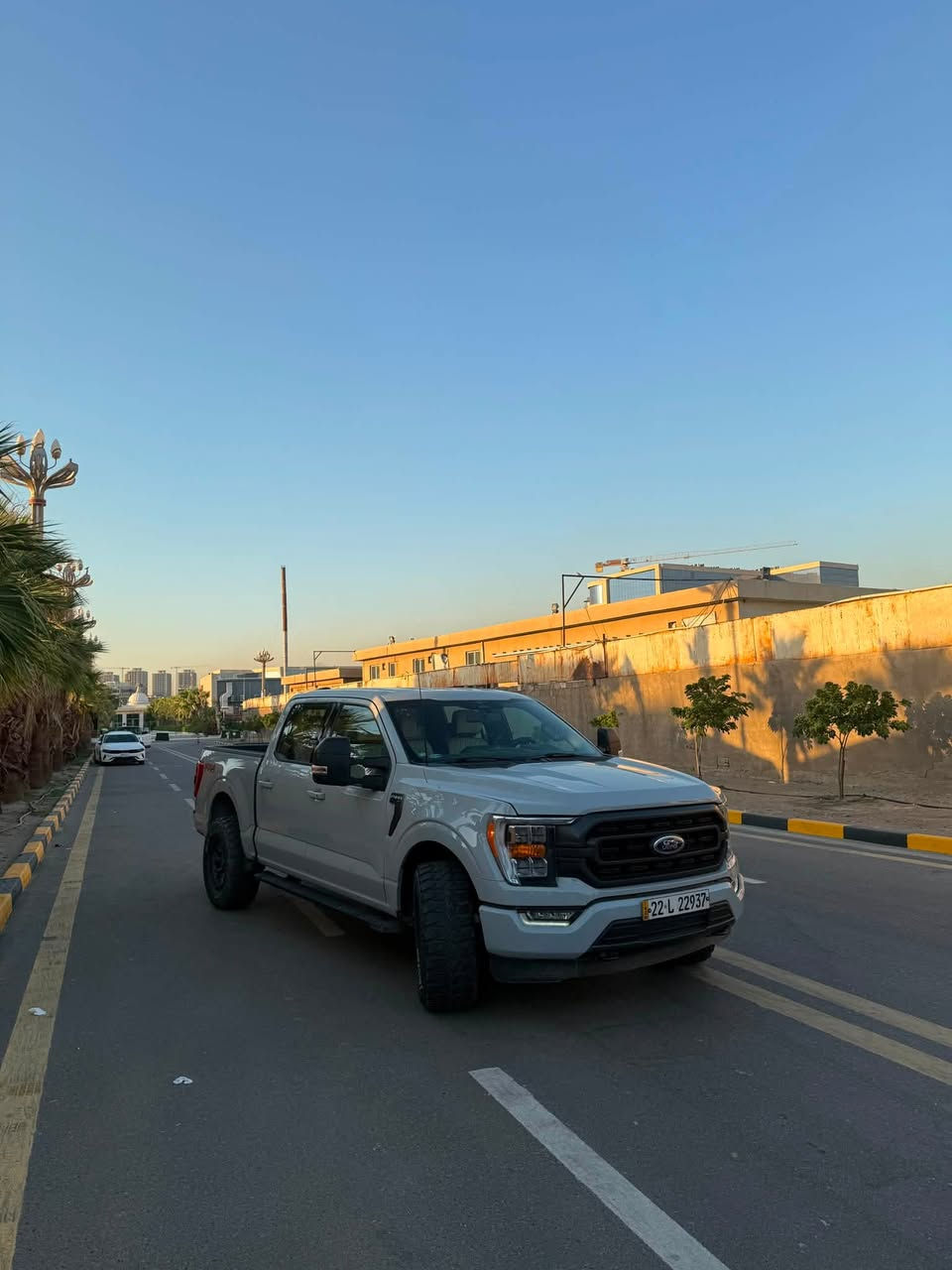 السلام عليكم 
فورد F-150 2023 للبيع 
اللون سموك المميز السياره فئة الـ 75 عام مواصفاتها معروفه فول عدى البنوراما محرك 5.0 كير طرح 10 نمر باب طويل بدي قصير ارغب شي بيها السياره من امريكا ماشيه 24 الف وهسه ماشيه 33 الف كلش قليل ماشيه بالعراق وكلش جديده السياره نضيفه ومعتني بيها لا شخوط لا رصعات 
حادث السياره بابتين فقط صبغ الباقي كفاله لا شواصي لا لغود كير محرك كفاله السياره مبرمجة يم كراج 4Brother طلال سيفتي واداء عليها تايرات ووياله اصليات بـ 15 ورقه السياره بدون نقص متصرف عليها ربع دينار رايدها بـ 315 ورقه وبيها مجال للطيبين
***********
